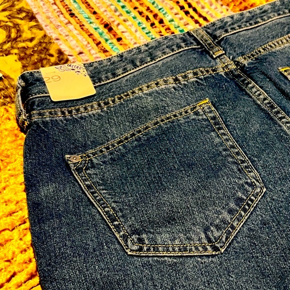 Anthropologie Pilcro Distressed Joey High-Rise Jeans-NWT size 29 waist - Picture 6 of 12